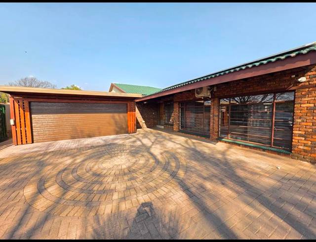 3 BEDROOM HOUSE FOR SALE IN GOLF PARK